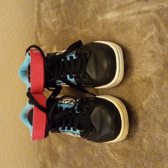 Nike (6) - Picture 3 of 10